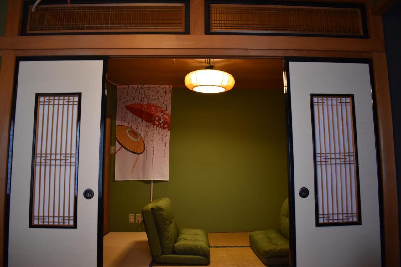 Only For One Group Cheaper For 6Th & 7Th Guest 市街地中心部 一棟貸しの宿 Guest House Don'S Home Takayama  Exterior foto